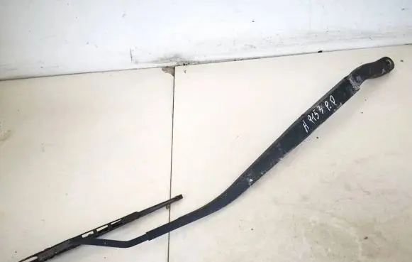 Chevrolet Captiva Front wiper blade arm