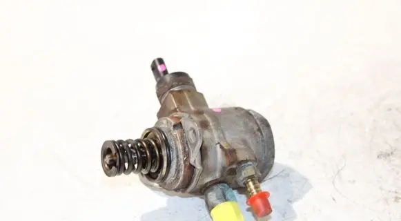 Volkswagen Caddy Fuel injection high pressure pump 03C127026D