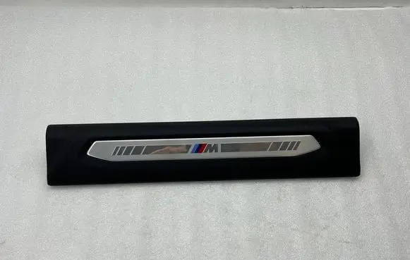 BMW 1 F40 Front sill trim cover 7469183