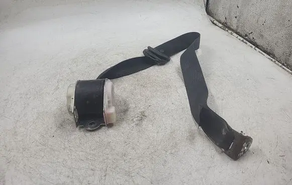 Opel Zafira A Rear seatbelt 040678