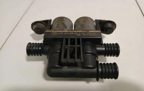 Land Rover Range Rover L322 Coolant heater control valve 8374995