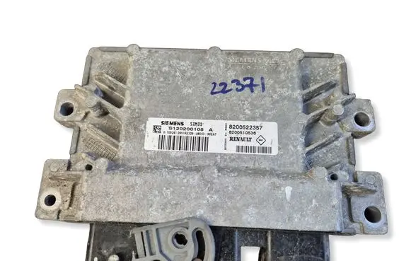 Renault Clio III Engine control unit/module 8200522357 8200510536 S120200105A