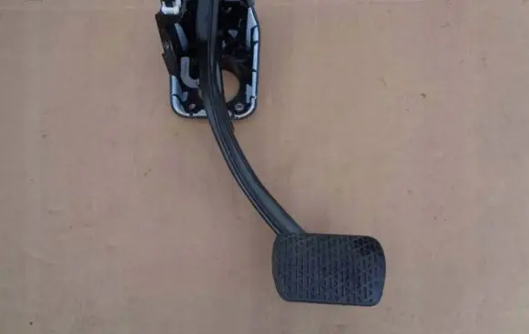 Mercedes-Benz GL X166 Brake pedal A1662900119