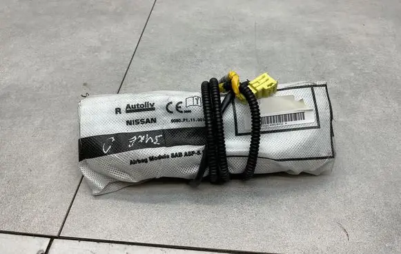 Nissan Juke I F15 Seat airbag 