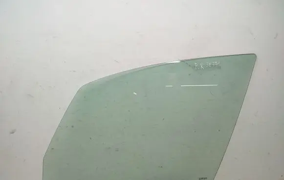 Suzuki SX4 Front door window glass four-door