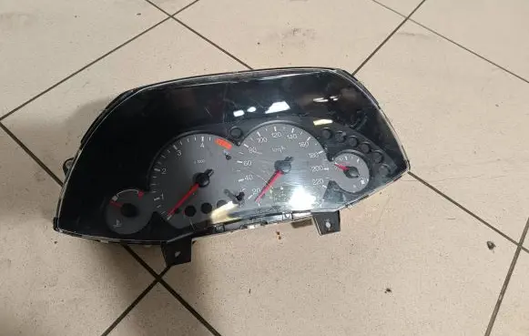 Ford Focus Speedometer (instrument cluster) 98AP10811BC 142U115
