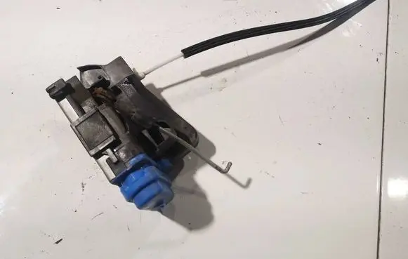 Audi A4 S4 B5 8D Rear door lock 