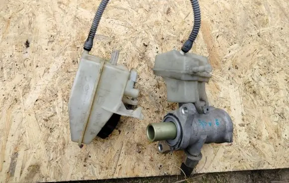 Renault Espace - Grand espace IV Master brake cylinder 8200021398 8200181766A 41250010
