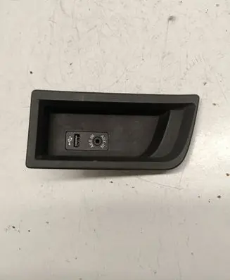 BMW 3 F30 F35 F31 USB socket connector 9207358