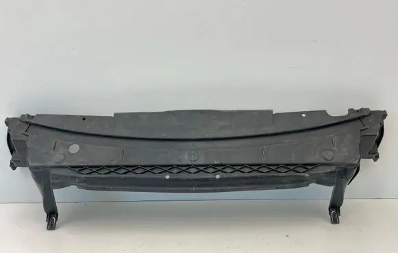 Volvo XC70 Front bumper skid plate/under tray 09484049