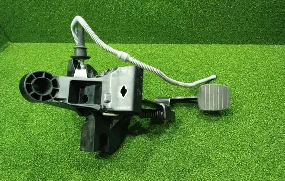 Renault Trafic III (X82) Clutch pedal 465039413R 0869489 81007514A