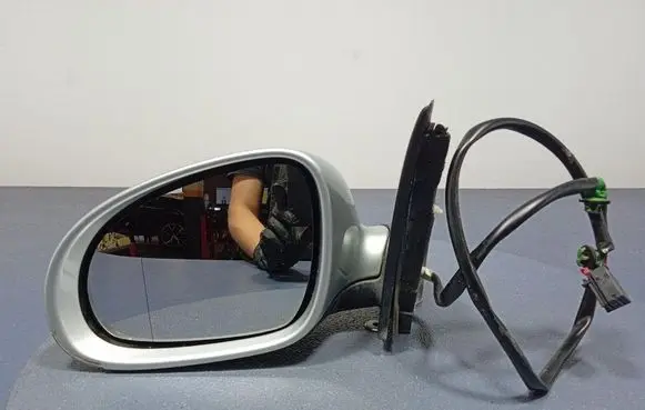 Volkswagen Jetta V Front door electric wing mirror