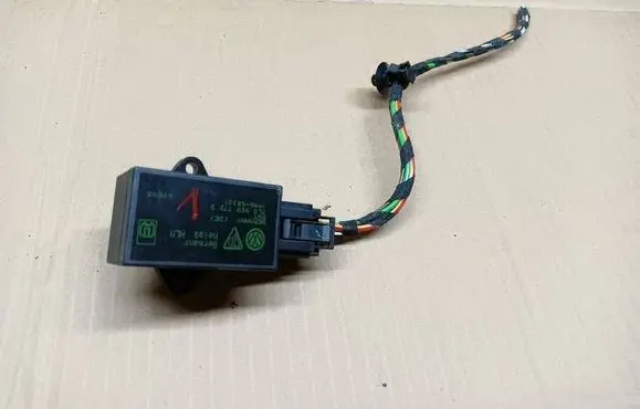 Volkswagen Golf Plus Seat heating relay 7L0959772D