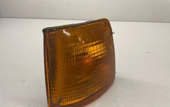 Volkswagen PASSAT B3 Front indicator light 357953049