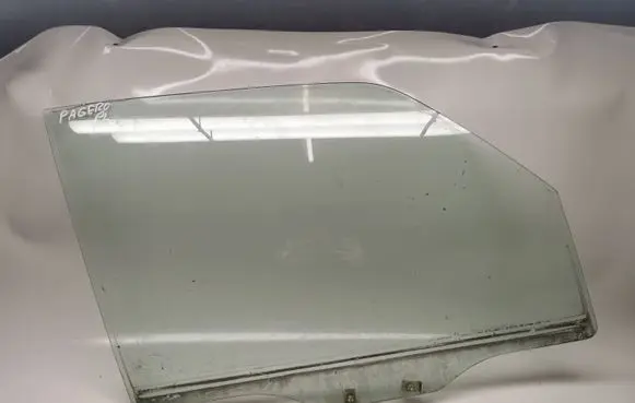 Mitsubishi Pajero Front door window glass four-door 43R00033