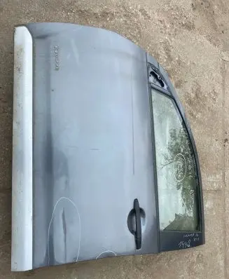 Mitsubishi Outlander Front door