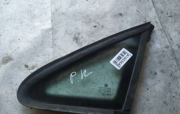 Volkswagen Golf Plus Front triangle window/glass as2