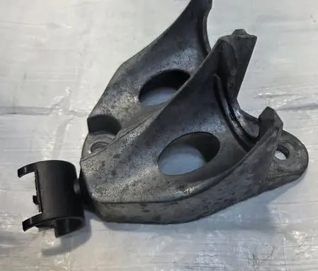 Opel Adam Gearbox mounting bracket 55586861