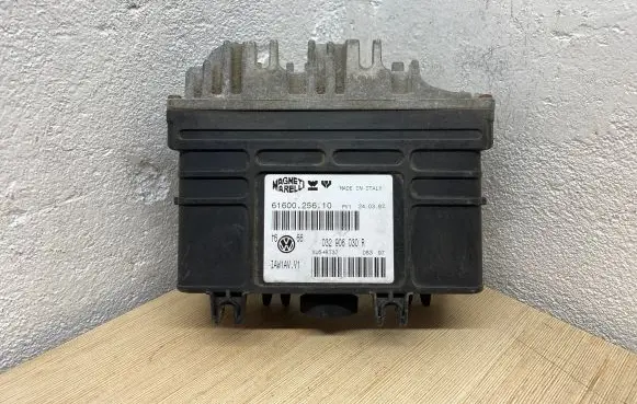 Volkswagen Golf III Engine control unit/module 032906030R 6160025610 XU54AT37