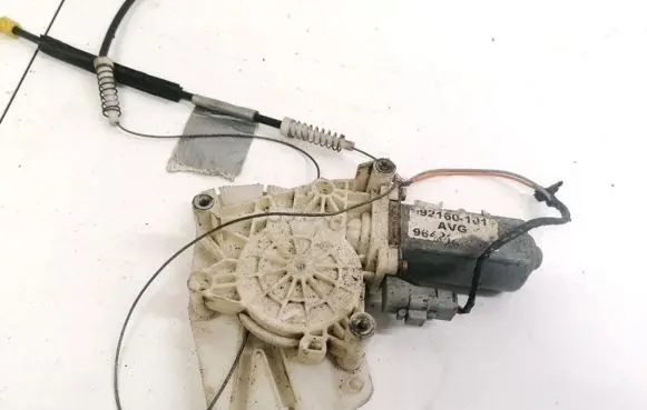 Peugeot 406 Front door window regulator motor 7746002803 105266102