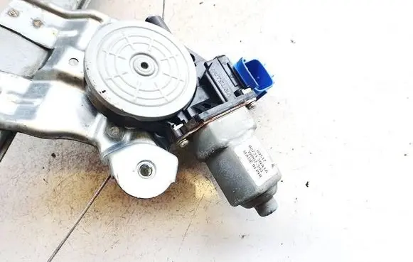 Nissan Leaf I (ZE0) Front door window regulator motor 807313na1a 60517