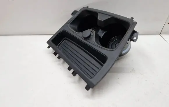 Cup holder front
