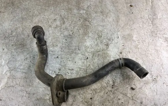 Volkswagen PASSAT B5.5 Engine coolant pipe/hose 8d0819373n