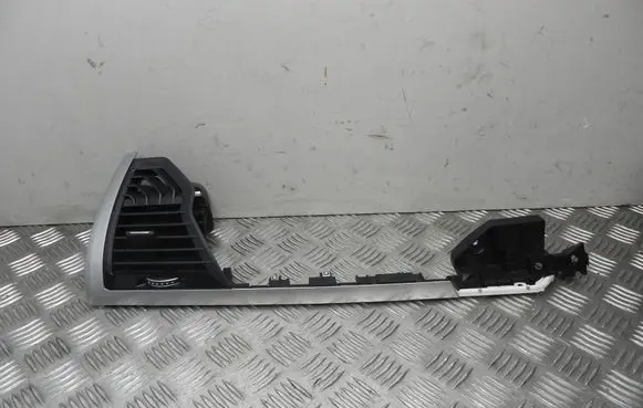 BMW X3 G01 Rear air vent grill 9384397