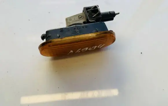 Ford Galaxy Front fender indicator light 0152636