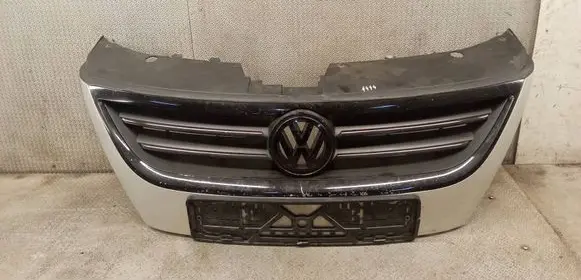 Volkswagen PASSAT CC Front bumper upper radiator grill 