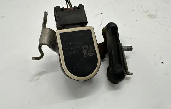 Headlight/headlamp level sensor