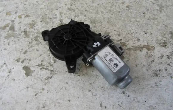 Volkswagen Up Front door window regulator motor 6RU959802