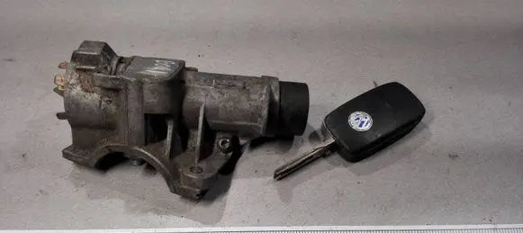 Volkswagen PASSAT B5.5 Ignition lock 4B0905851C