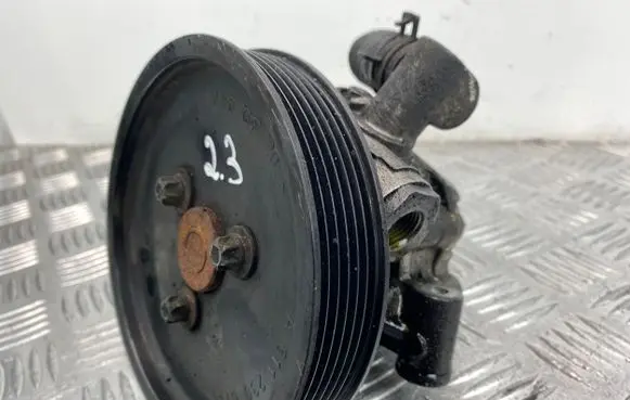 Mercedes-Benz E W211 Power steering pump A0044661301 272105