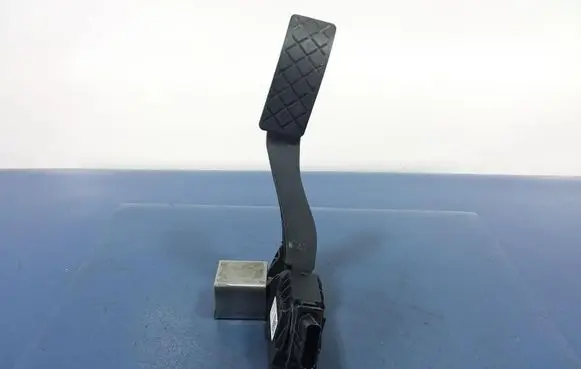 Volkswagen Golf VII Accelerator throttle pedal 5Q1723503J