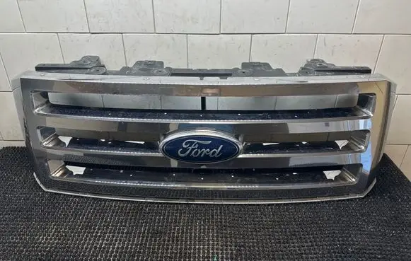 Ford Expedition Front bumper upper radiator grill 8L148200AAW 8L148200BA 8L148200CAW