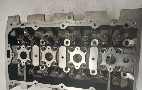 Volkswagen Golf VII Engine head 04L103404AE