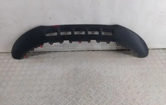 Front bumper lip