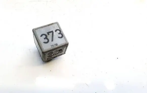 Volkswagen PASSAT B5.5 Other relay 8D0951253A v23134-b52-x301