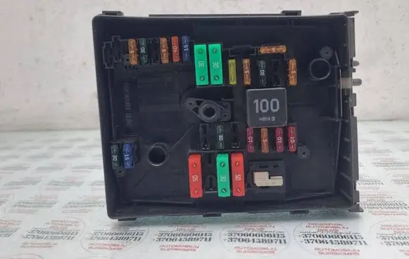 Volkswagen Touran I Fuse module 1K0937125C