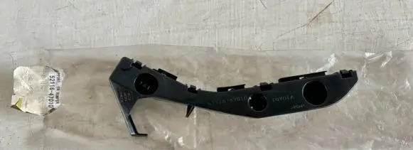 Toyota Prius (XW20) Front bumper mounting bracket 5211647010