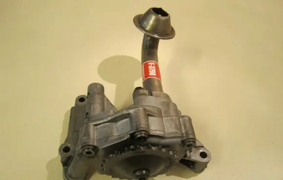 Volkswagen Touran I Oil pump 03G115105