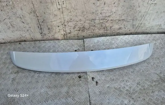 Tailgate/trunk spoiler