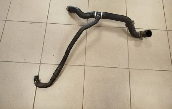 Mercedes-Benz R W251 Engine coolant pipe/hose A2515002075