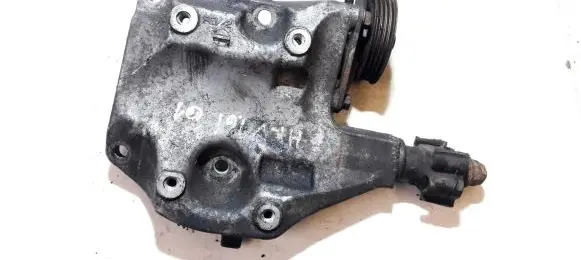Honda HR-V Engine mounting bracket