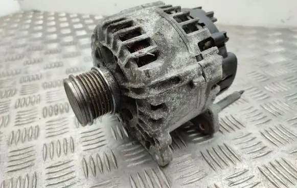 Volkswagen Golf VII Generator/alternator 04L903023L