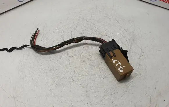 BMW 5 E39 Other relay 8384505 61368384505