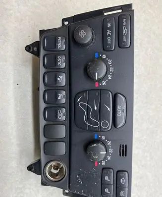 Volvo V70 Climate control unit 30746022 05W25E04 SN31405086