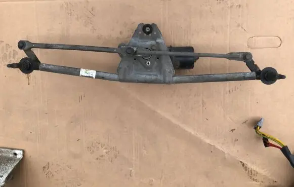 Renault Kangoo I Front wiper linkage and motor