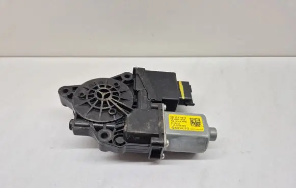 Hyundai Santa Fe Front door window regulator motor 82460S1020